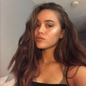 Meet your Posher, Chloe